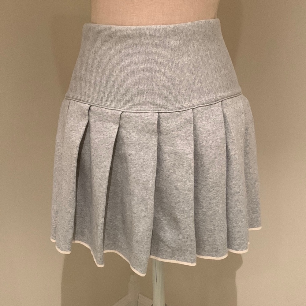 Brand New Aritzia Knit Pleated Skirt